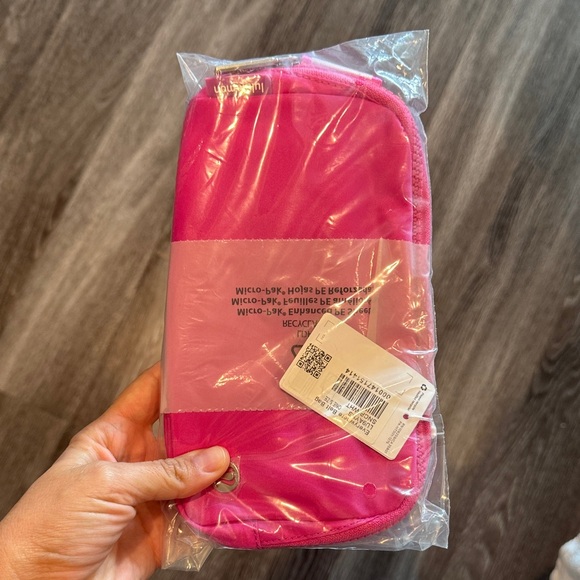 Lululemon Athletica Pink Crossbody Bag - Picture 1 of 3